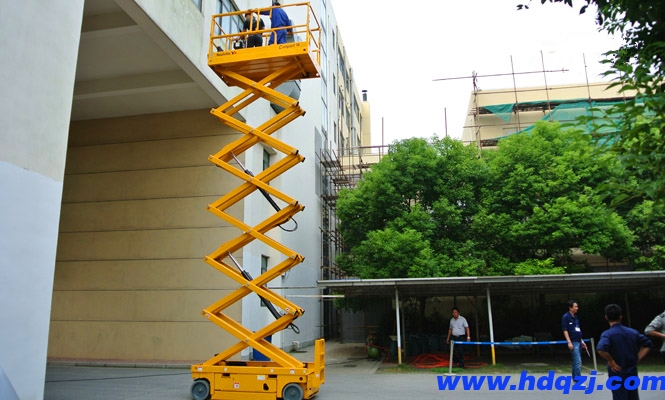 剪叉式高空作業平臺如何正確使用